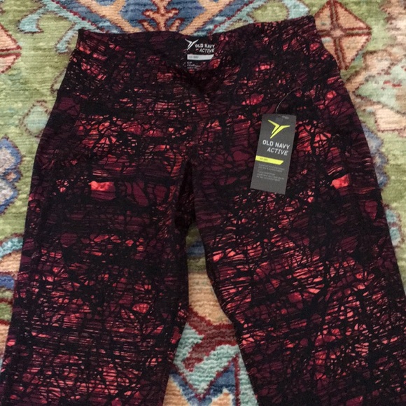 Old Navy Active Go-dry leggings red graphic print - Picture 2 of 4